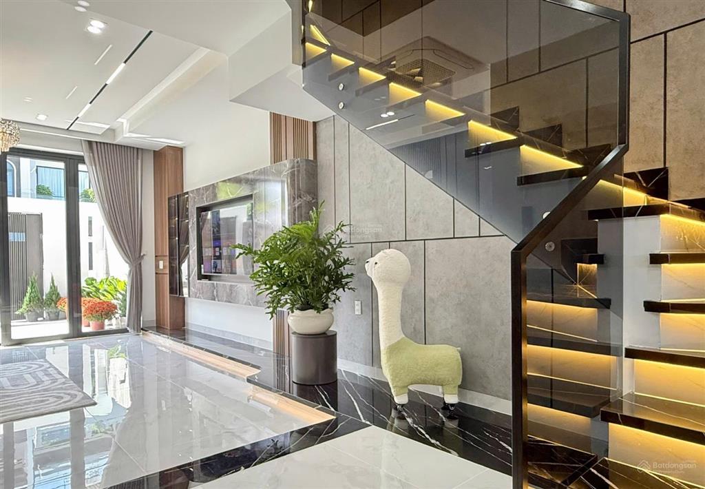 Nhà phố xây mới 100%, thiết kế hiện đại, nằm trên trục đường số 47 kđt mỹ gia gói 3 gần bệnh viện