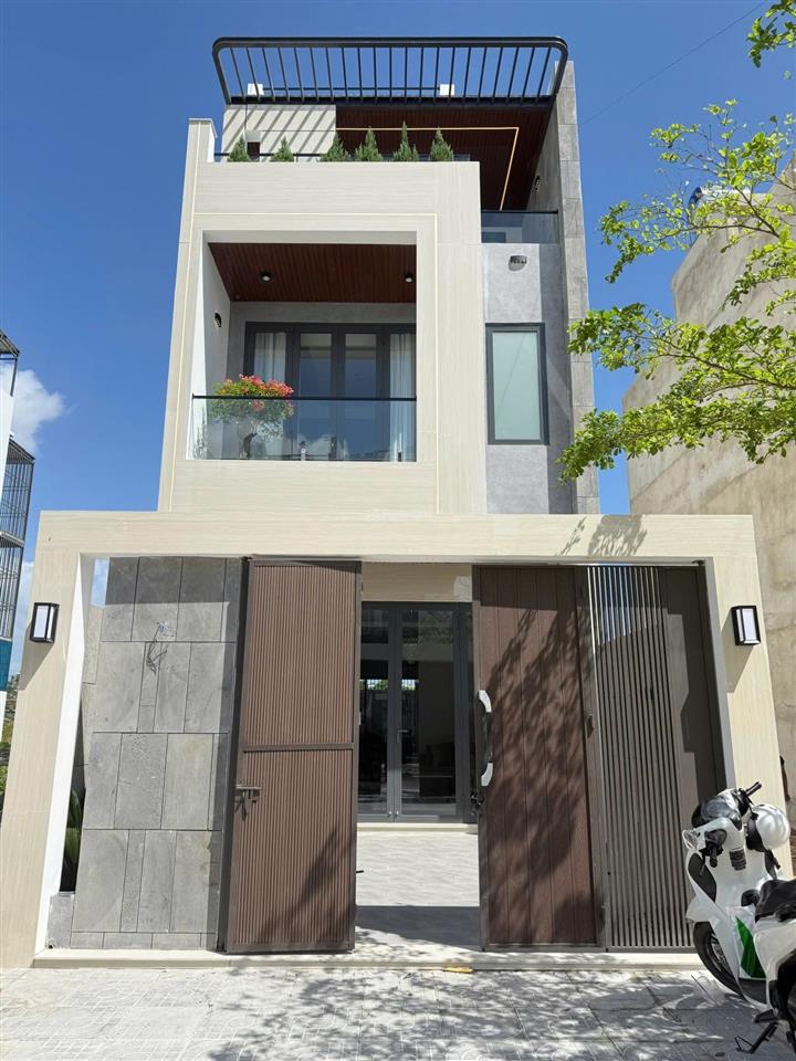 Nhà phố xây mới 100%, thiết kế hiện đại, nằm trên trục đường số 47 kđt mỹ gia gói 3 gần bệnh viện