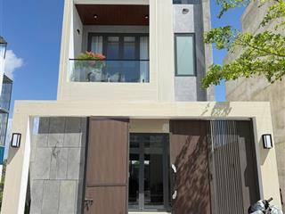 Nhà phố xây mới 100%, thiết kế hiện đại, nằm trên trục đường số 47 kđt mỹ gia gói 3 gần bệnh viện