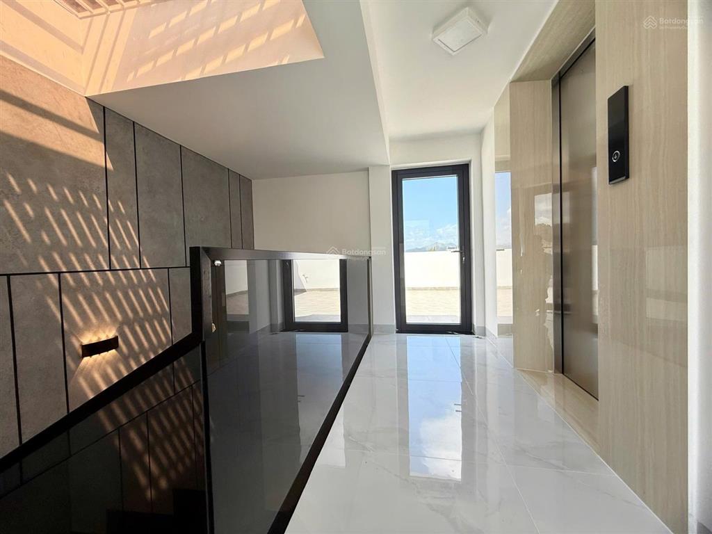 Nhà phố xây mới 100%, thiết kế hiện đại, nằm trên trục đường số 47 kđt mỹ gia gói 3 gần bệnh viện