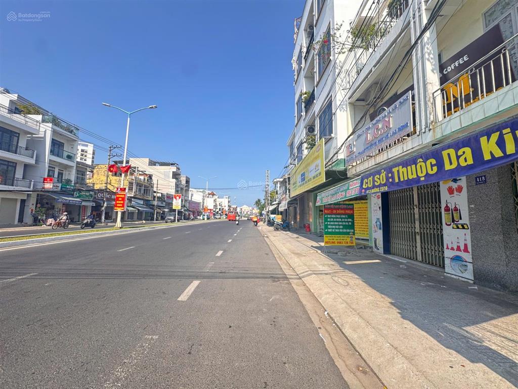 Bán nhà mặt tiền đường 23/10 ngang đẹp 8m88 giá tốt bán nhanh gần vòng xoay vĩnh điềm trung