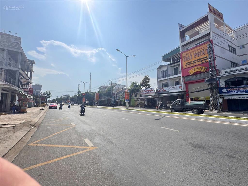 Bán nhà mặt tiền đường 23/10 ngang đẹp 8m88 giá tốt bán nhanh gần vòng xoay vĩnh điềm trung
