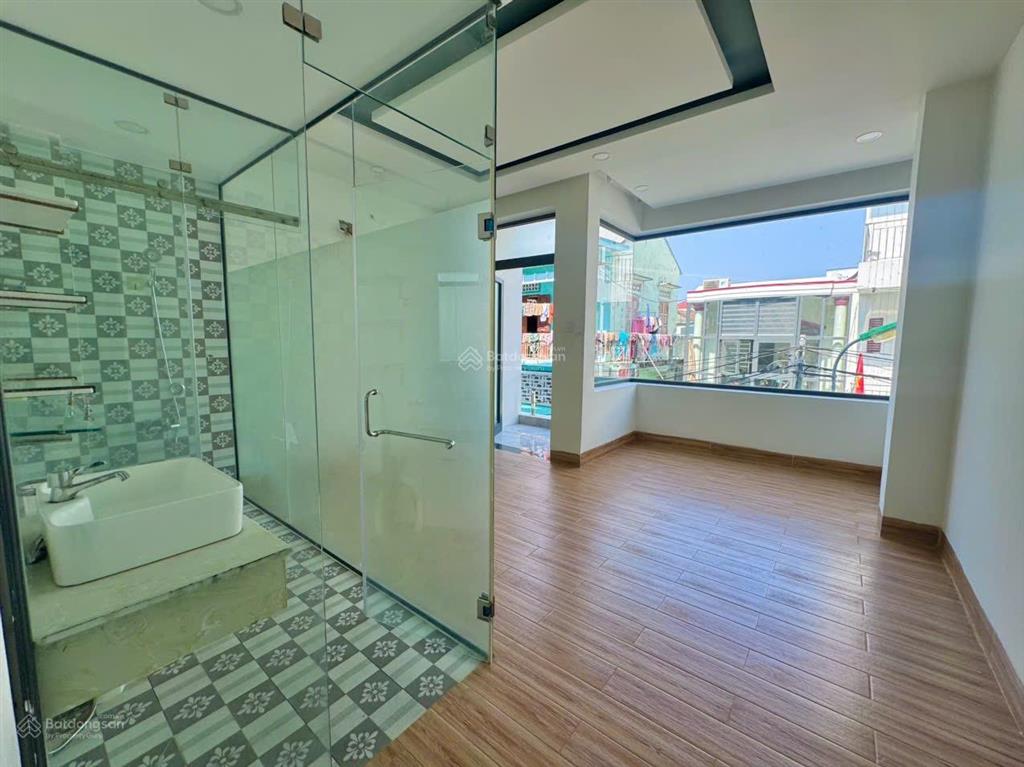 Bán nhà đẹp trung tâm thành phố hẻm xe máy đường tháp bà gần biển, gần khu vực ăn uống về đêm