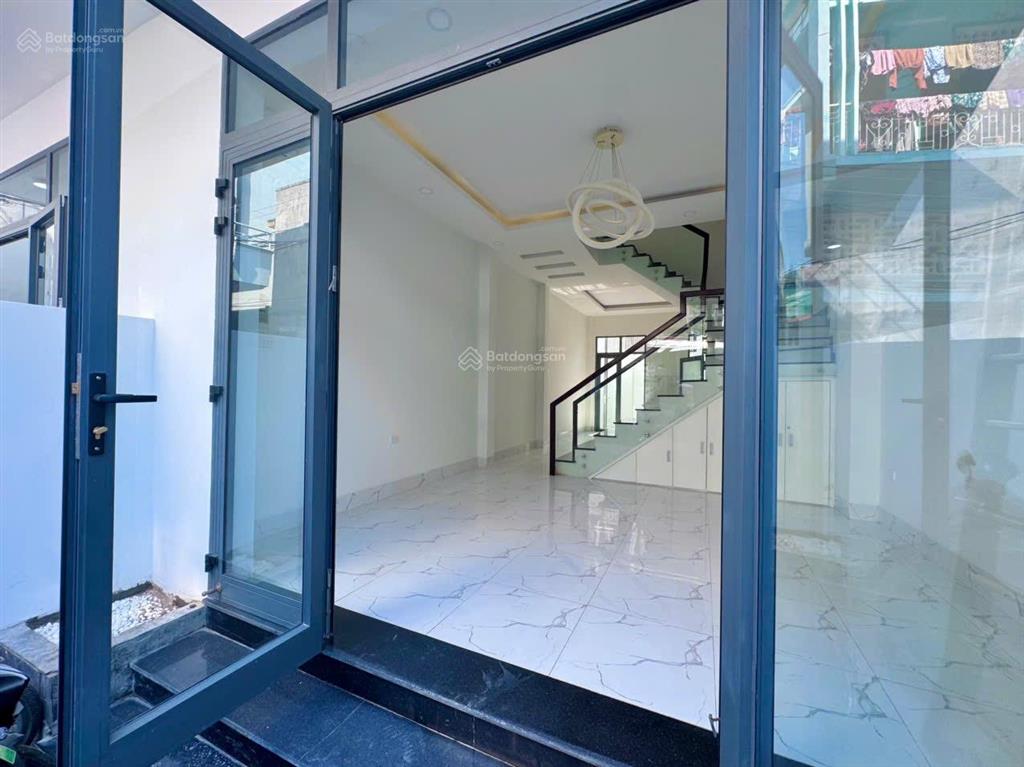 Bán nhà đẹp trung tâm thành phố hẻm xe máy đường tháp bà gần biển, gần khu vực ăn uống về đêm