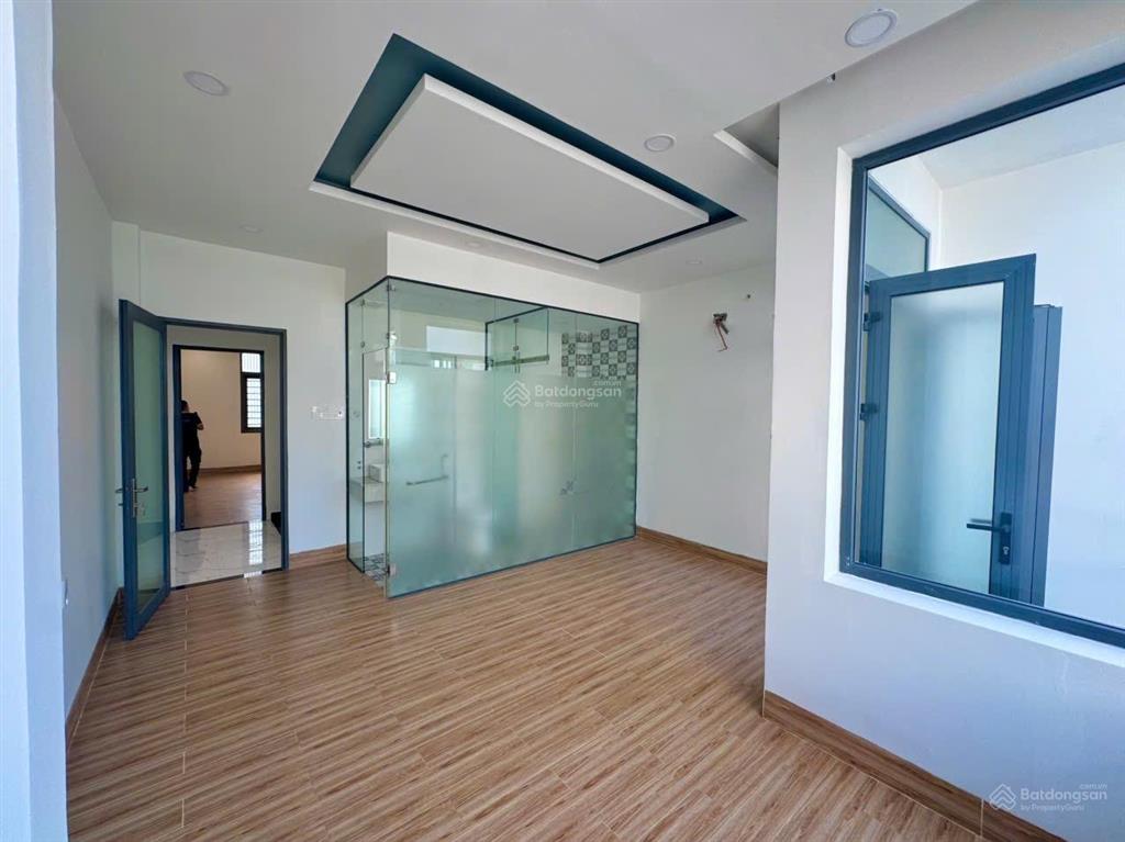 Bán nhà đẹp trung tâm thành phố hẻm xe máy đường tháp bà gần biển, gần khu vực ăn uống về đêm