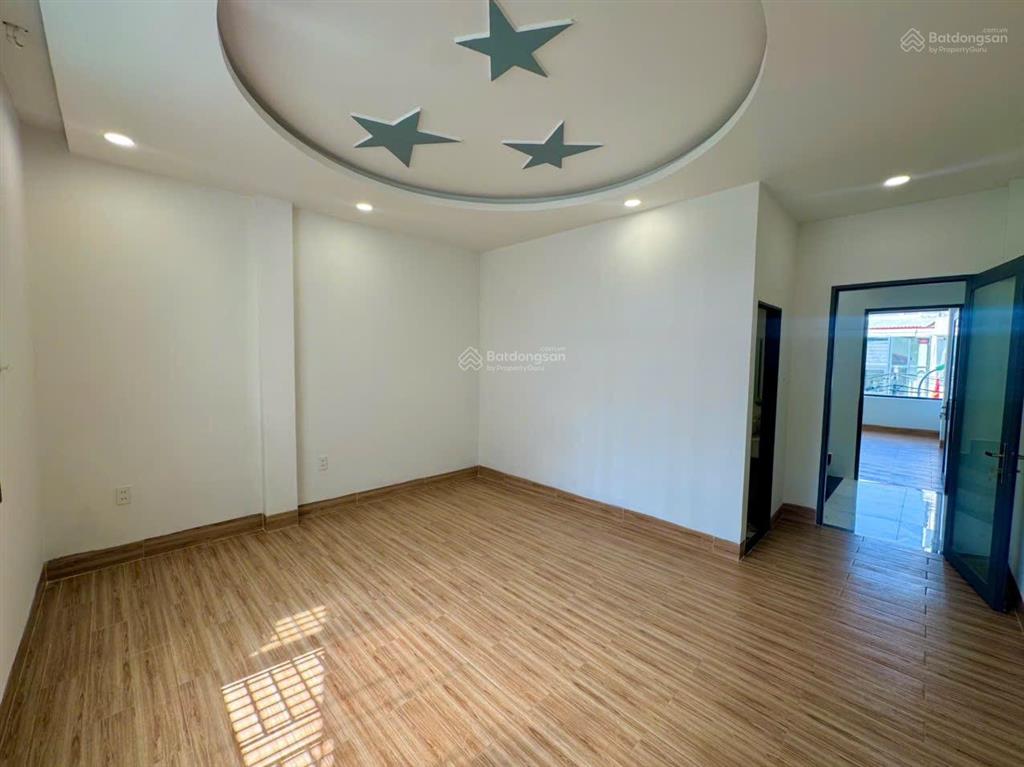 Bán nhà đẹp trung tâm thành phố hẻm xe máy đường tháp bà gần biển, gần khu vực ăn uống về đêm