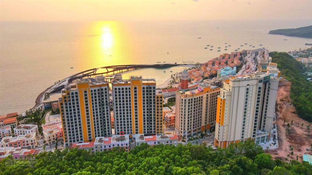 Gấp thanh lý dualkey view biển  pháo hoa  56m2  5,5 tỷ.  0975 716 ***