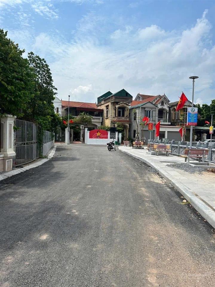 Bán đất thị trấn văn giang sát khu đô thị aluvia  thành phố ven sông văn giang. giá nhỉnh 3,5 tỷ