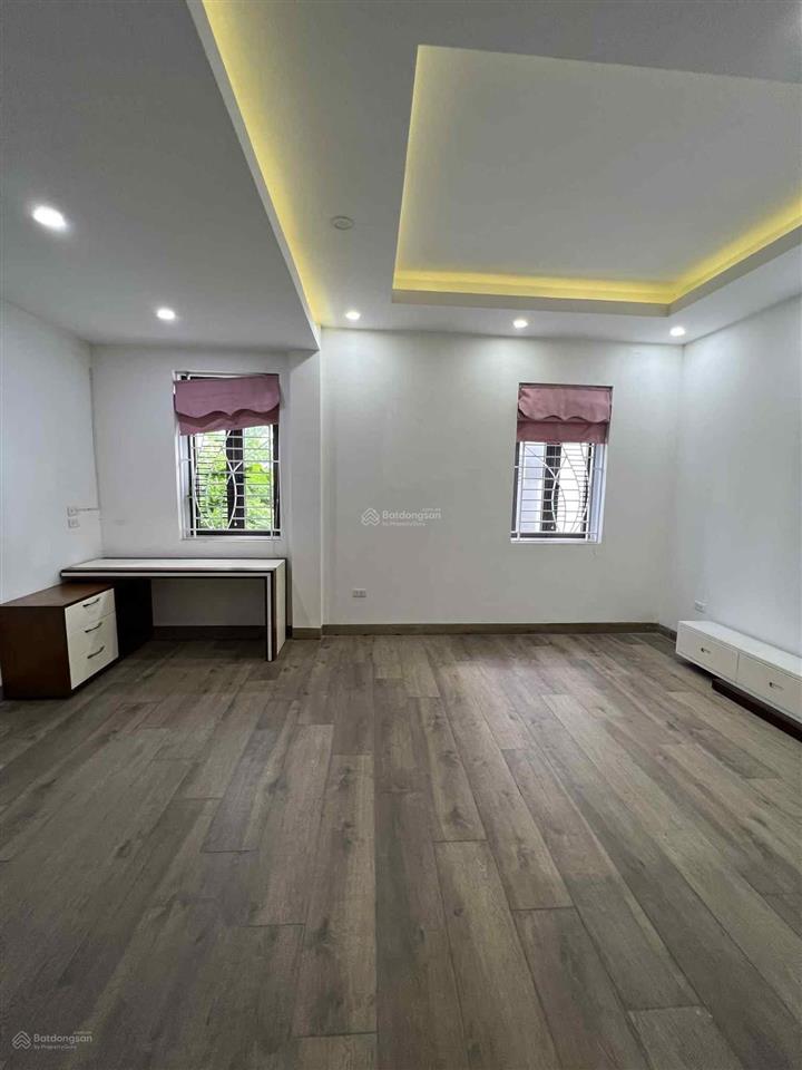 Cho thuê biệt thự 100m2, nằm trong khu đô thị việt hưng, hệ thống cây xanh, yên tĩnh