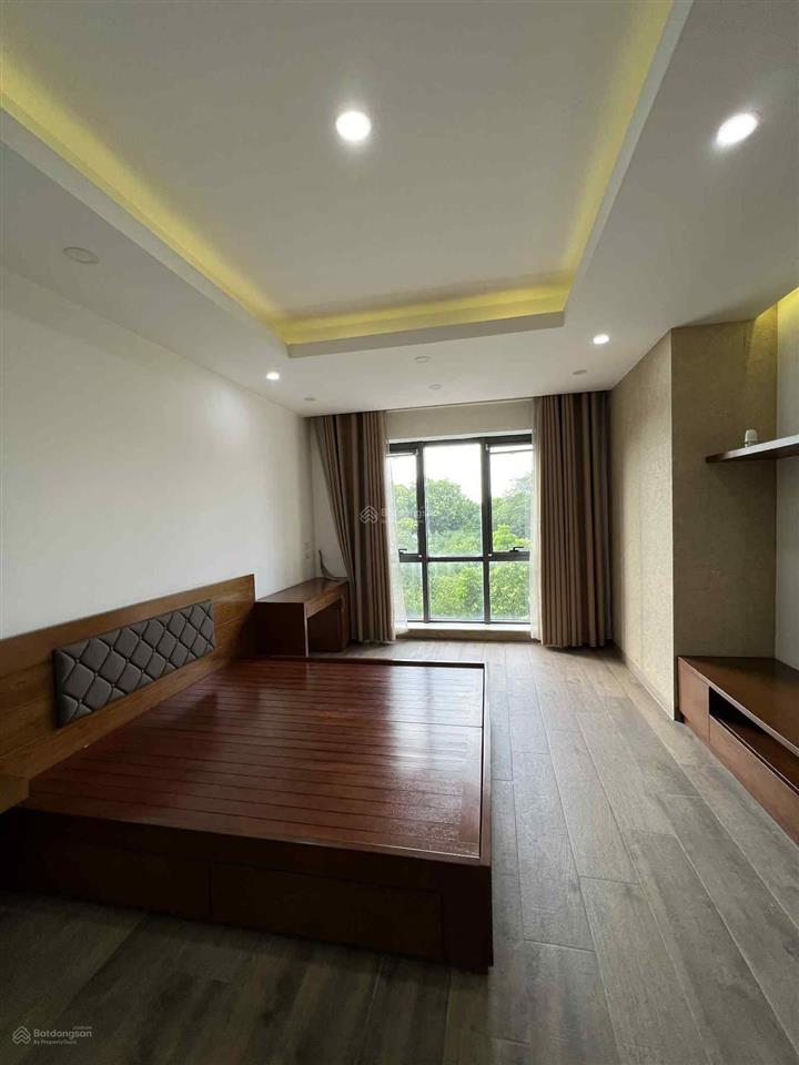 Cho thuê biệt thự 100m2, nằm trong khu đô thị việt hưng, hệ thống cây xanh, yên tĩnh