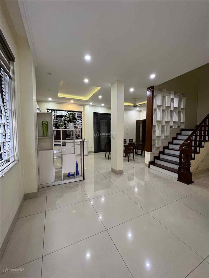 Cho thuê biệt thự 100m2, nằm trong khu đô thị việt hưng, hệ thống cây xanh, yên tĩnh