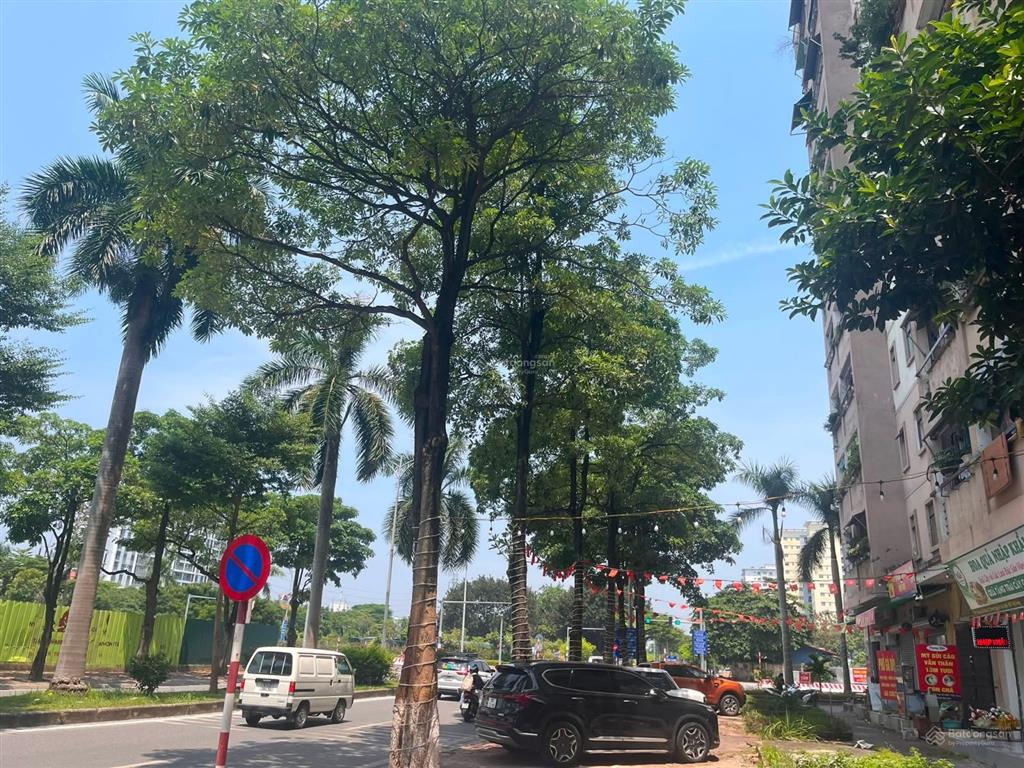 Cho thuê kiot k2 việt hưng. mặt tiền 8m, mặt bằng 60m2, mặt đường đẹp để kinh doanh
