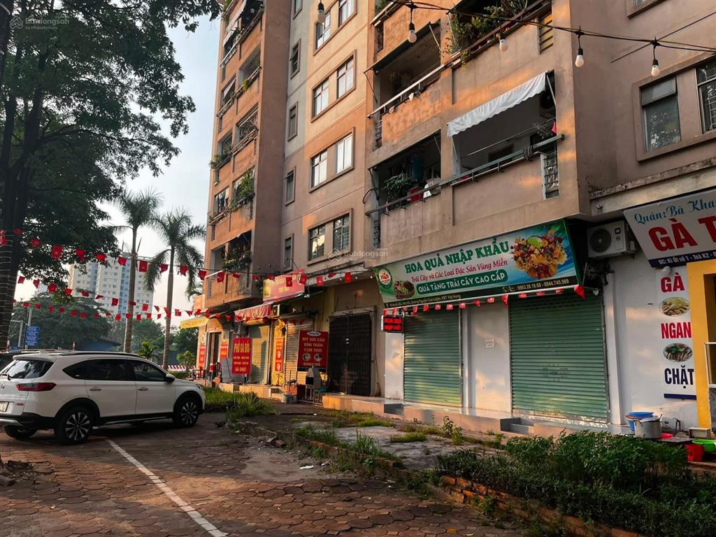 Cho thuê kiot k2 việt hưng. mặt tiền 8m, mặt bằng 60m2, mặt đường đẹp để kinh doanh