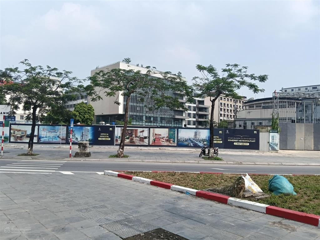 Chuyển nhượng đất nền dự án khách sạn 5* và tòa vp cầu giấy dt 9300m2, mt 200m giá hơn 107tr/m2