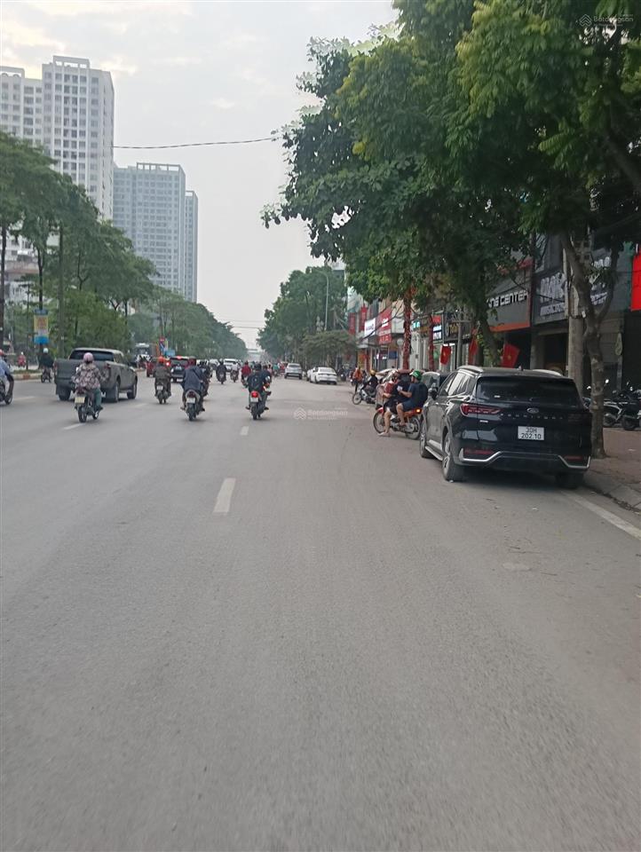 90tr/m2 lô góc đất đường trần hữu dực nam từ liêm dt 193 m2 , mt 35m đường oto không lỗi , không qh
