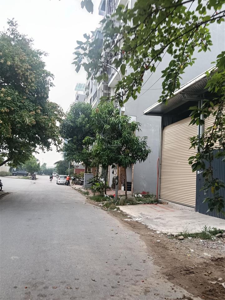 90tr/m2 lô góc đất nhổn nam từ liêm dt 193 m2, mt 35m đường ô tô không lỗi, không qh