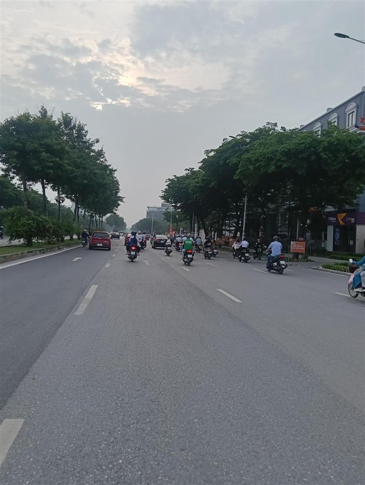 90tr/m2 lô góc đất trịnh văn bô nam từ liêm dt 193 m2, mt 35m đường ô tô không lỗi, không qh