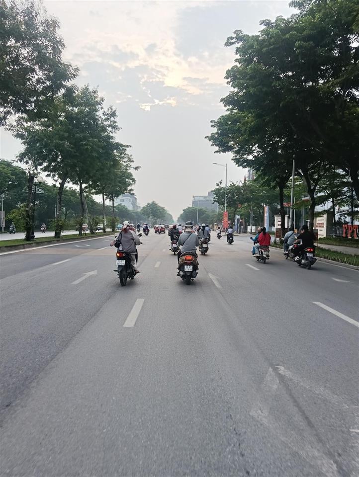 90tr/m2 lô góc đất trịnh văn bô nam từ liêm dt 193 m2, mt 35m đường ô tô không lỗi, không qh