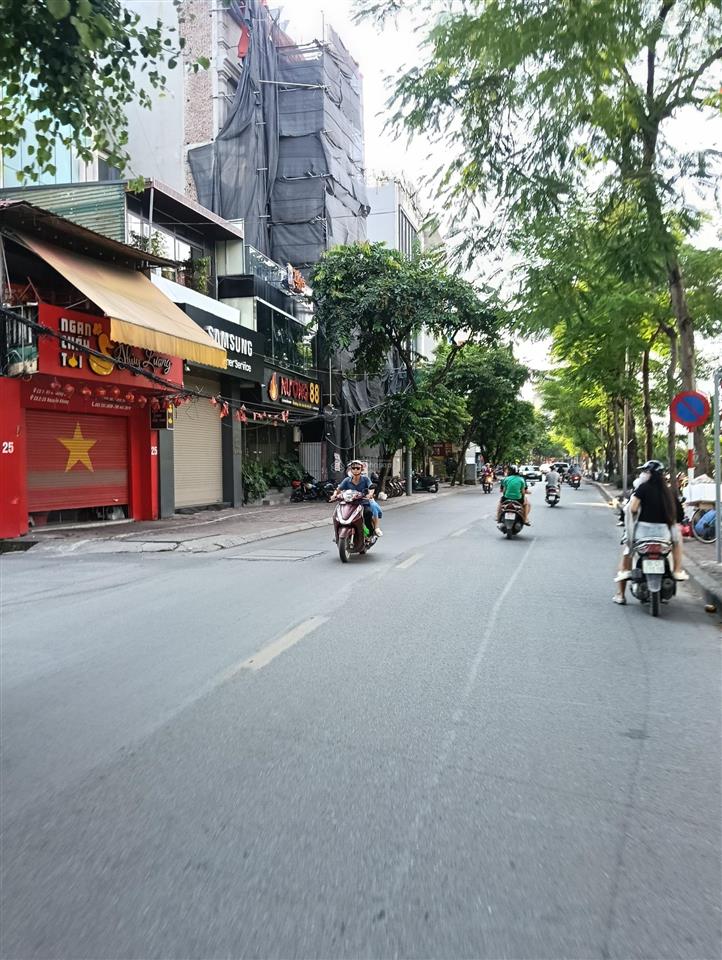 Bán gấp nhà mặt phố chính hoàng văn thái. lô góc hai mặt ô tô tránh. dt 50m2 x 5 tầng mt 15m