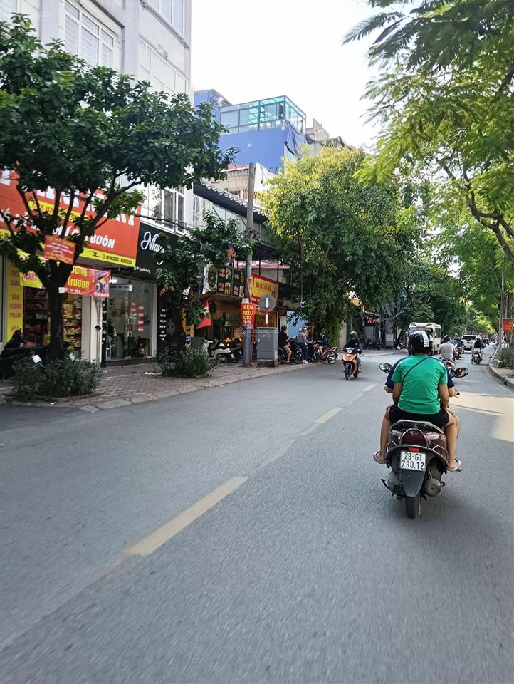 Bán gấp nhà mặt phố chính hoàng văn thái. lô góc hai mặt ô tô tránh. dt 50m2 x 5 tầng mt 15m