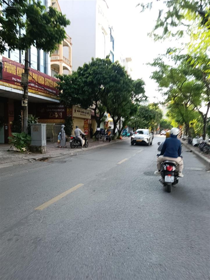 Giá 200tr/m2 bán nhanh nhà phố hoàng quốc việt cầu giấy dt 155m2 x 3 tầng mt 7m , oto đỗ cửa