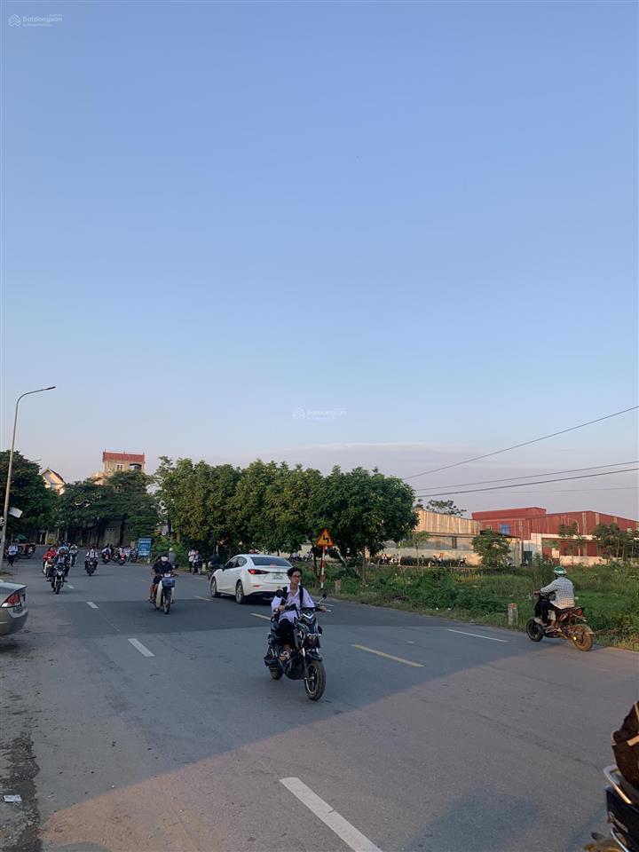 144m2 đất đấu giá sân vận động, cách đường tỉnh lộ 82 chỉ 30m. giá chỉ 35 triệu/m2