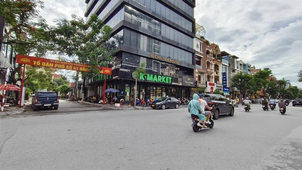 Cho thuê mặt bằng 360m2 góc 2 mặt tiền, mặt đường văn cao, hải phòng, vị trí đẹp tuyến phố.