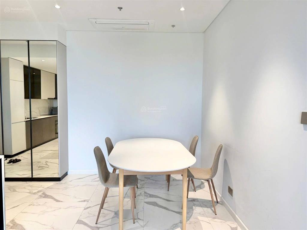 Bán 2pn the crest 94m² full nội thất, view sala + lm81, 28 tỷ all in