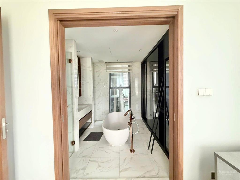Bán 2pn the crest 94m² full nội thất, view sala + lm81, 28 tỷ all in