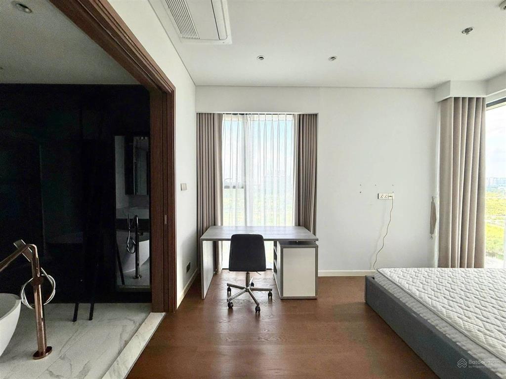 Bán 2pn the crest 94m² full nội thất, view sala + lm81, 28 tỷ all in