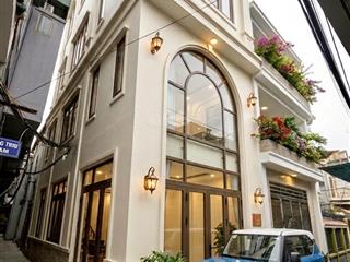 Nhà 5 tầng, sẵn hố chờ thang máy, mặt ngõ thông kinh doanh thoải mái, xe vf3 vào nhà
chỉ hơn 4 tỷ