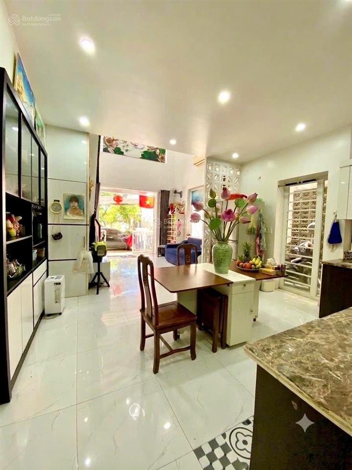 Hạ giá căn homestay 96m2, gốc dân tự tay xây dựng tâm huyết  có phòng ngủ tầng 1