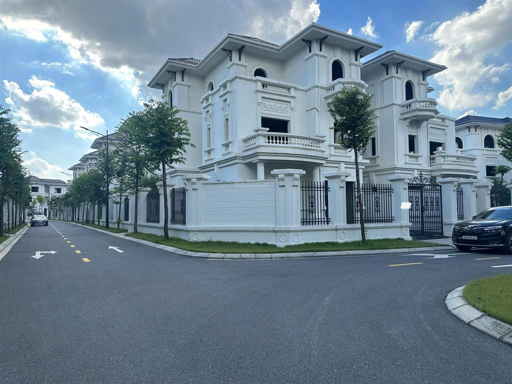 Siêu hiếm! chính chủ bán bt đơn lập căn góc 290m2 vườn cam, view trực diện công viên  0935 123 ***