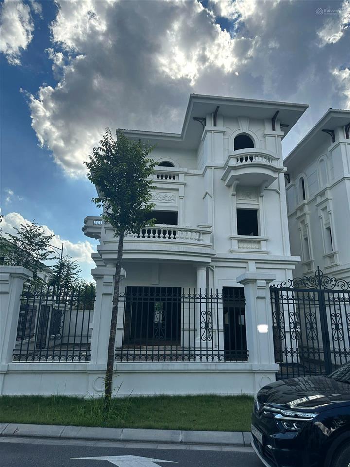 Siêu hiếm! chính chủ bán bt đơn lập căn góc 290m2 vườn cam, view trực diện công viên  0935 123 ***