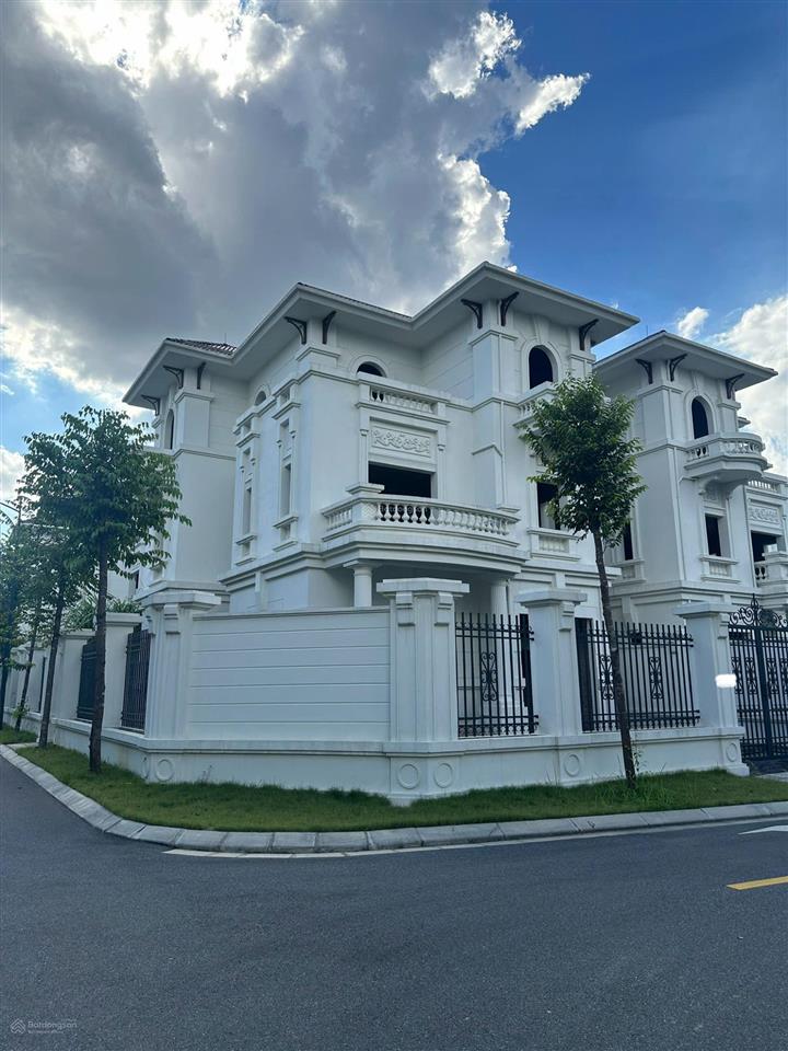 Siêu hiếm! chính chủ bán bt đơn lập căn góc 290m2 vườn cam, view trực diện công viên  0935 123 ***