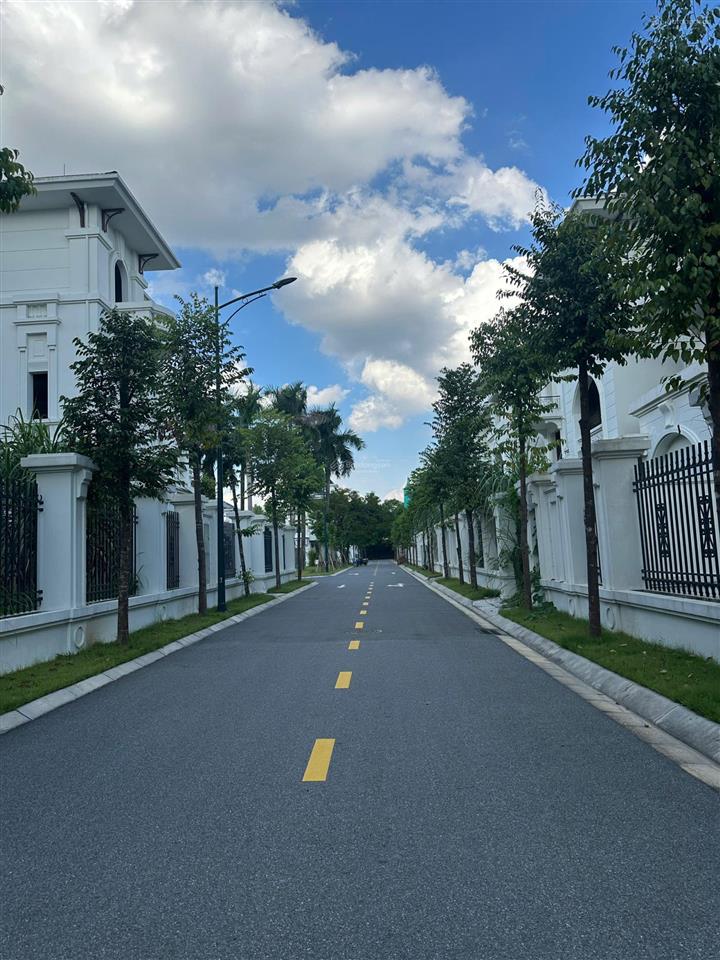 Siêu hiếm! chính chủ bán bt đơn lập căn góc 290m2 vườn cam, view trực diện công viên  0935 123 ***
