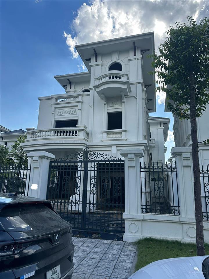 Siêu hiếm! chính chủ bán bt đơn lập căn góc 290m2 vườn cam, view trực diện công viên  0935 123 ***