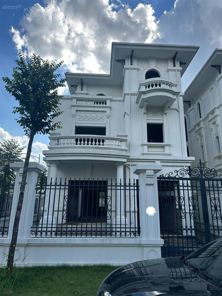 Siêu hiếm! chính chủ bán bt đơn lập căn góc 290m2 vườn cam, view trực diện công viên  0935 123 ***