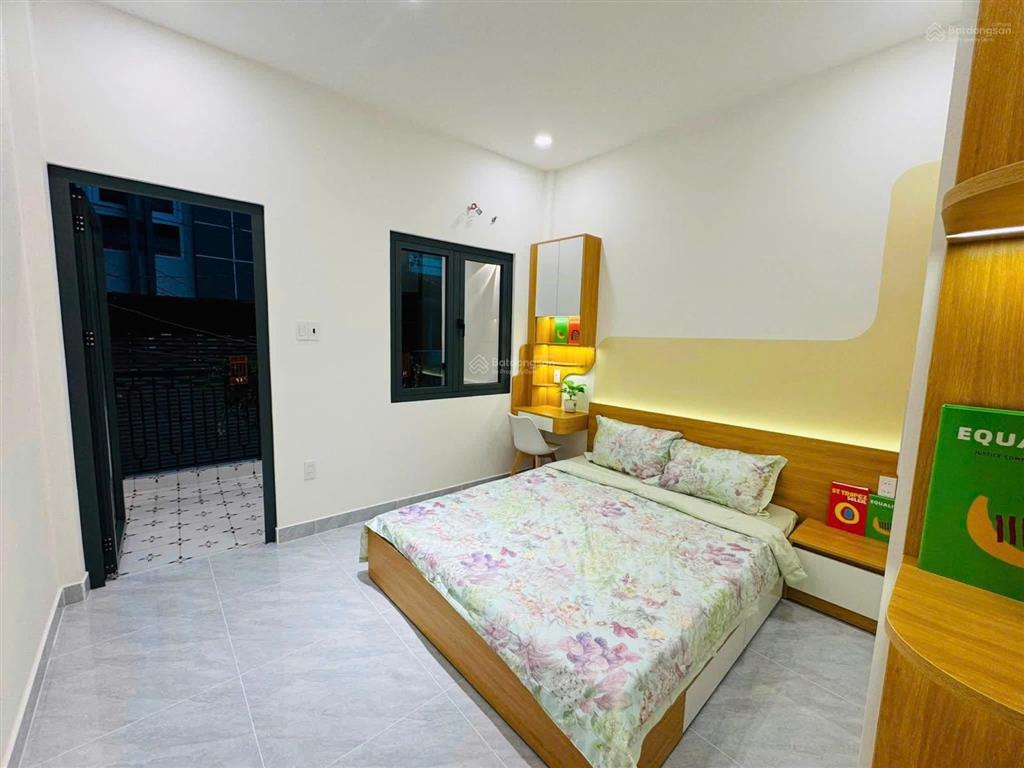 Hạ 2 tỷ bán nhanh nhà gần sông bình lợiđặng thùy trâm. bình thạnh(4x18m)nhà đẹp 4 tầng chỉ 10 tỷ