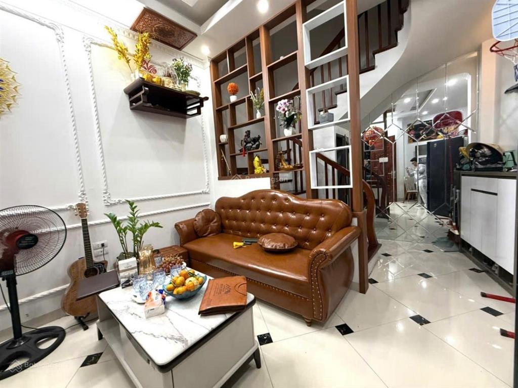 Bán nhà mặt phố đường xuân đỉnh 35 m 4 tầng kinh doanh ô tô đỗ cửa giá 12,5 tỷ có thương lượng