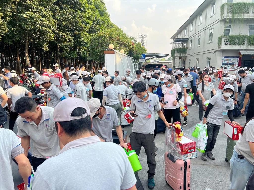 Bán nhà lầu đường chính d1 trong kdc vsip1 giá tốt