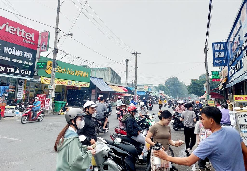 Hạ hạ giá bán nhanh nhà 2 lầu giá tốt kế chợ d11 .