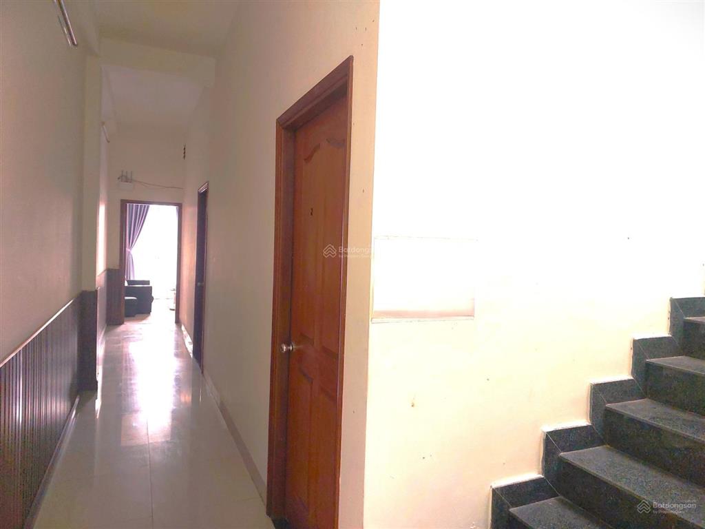 Hạ hạ giá bán nhanh nhà 2 lầu giá tốt kế chợ d11 .