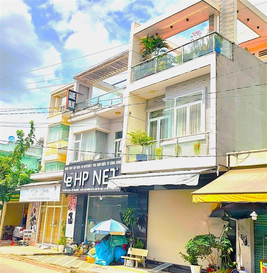Hạ hạ giá bán nhanh nhà 2 lầu giá tốt kế chợ d11 .