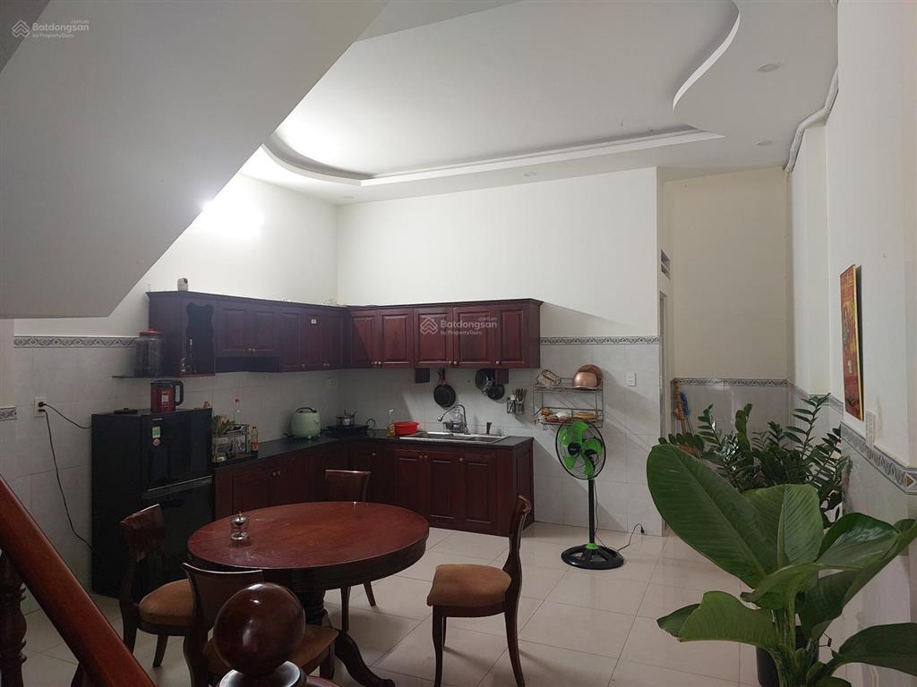 Hạ hạ giá bán nhanh nhà 2 lầu giá tốt kế chợ d11 .