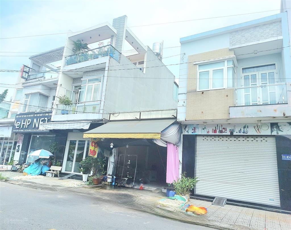 Hạ hạ giá bán nhanh nhà 2 lầu giá tốt kế chợ d11 .