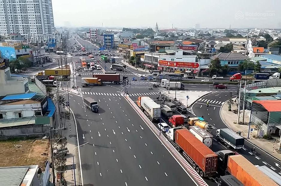 Hạ hạ giá bán nhanh nhà 2 lầu giá tốt kế chợ d11 .