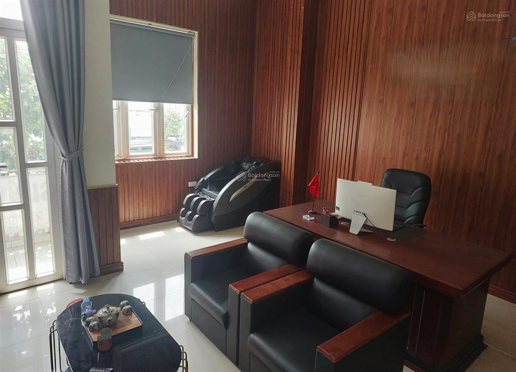 Hạ hạ giá bán nhanh nhà 2 lầu giá tốt kế chợ d11 .
