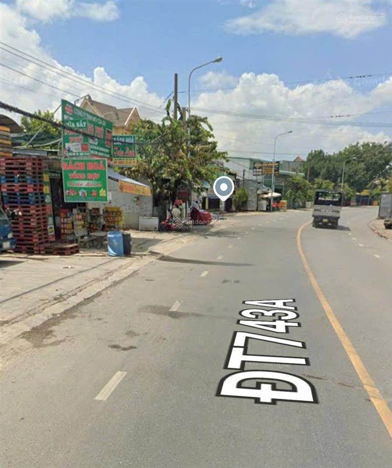 Hạ giá bán nhà mặt tiền đường chính đt 743c  giá đầu tư.