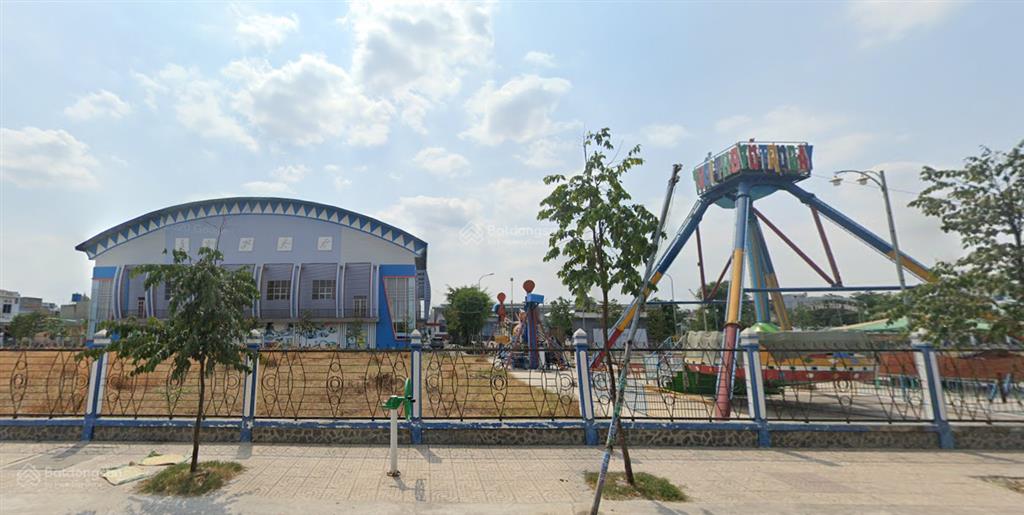 Bán lô góc hai mặt tiền kinh doanh  vị trí đẹp, giá đầu tư